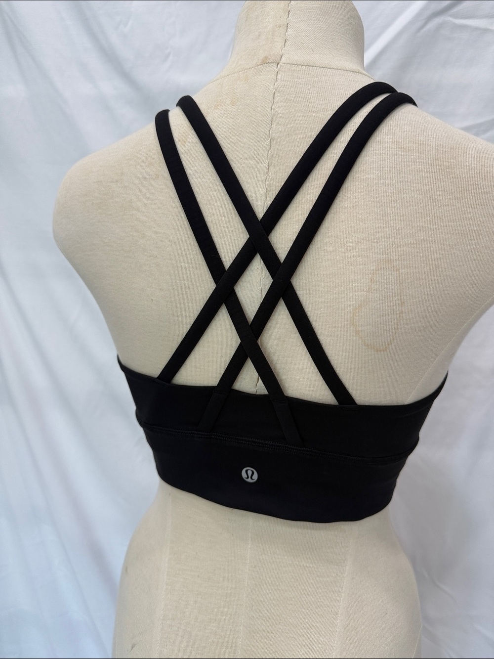 Lululemon Energy Bra ~ black - size 6 - excellent condition - Picture 2 of 6